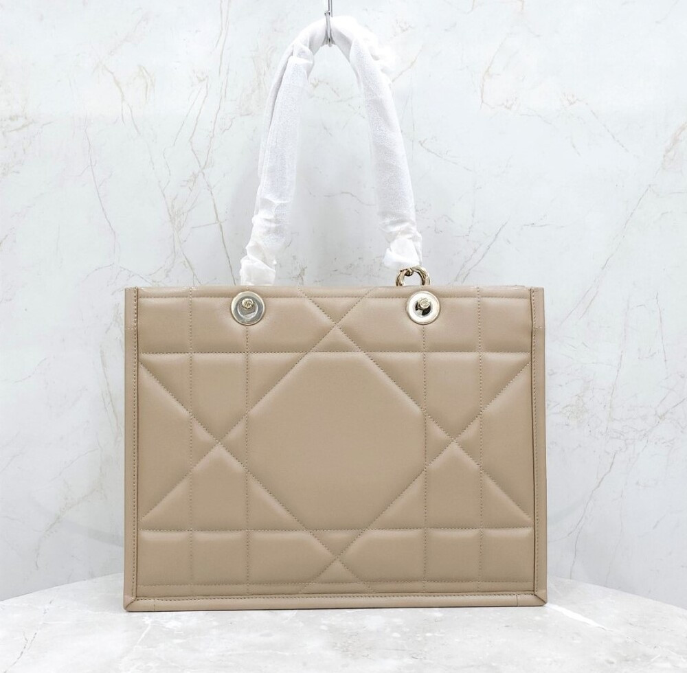 [럭스유] (새상품) 디올 레더 에센셜 토트백 M8721OZVJ