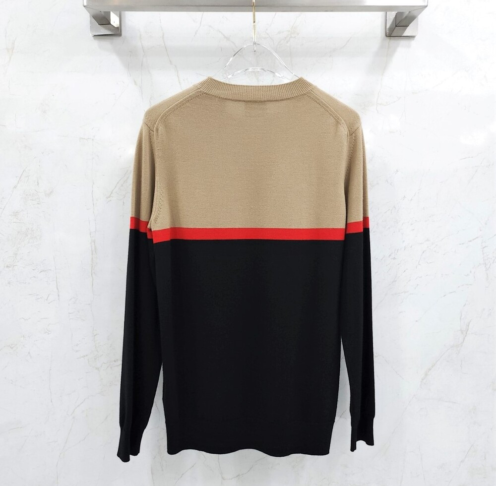 [럭스유] XS / 버버리 배색 스트라이프 포켓 로고 라운드 니트