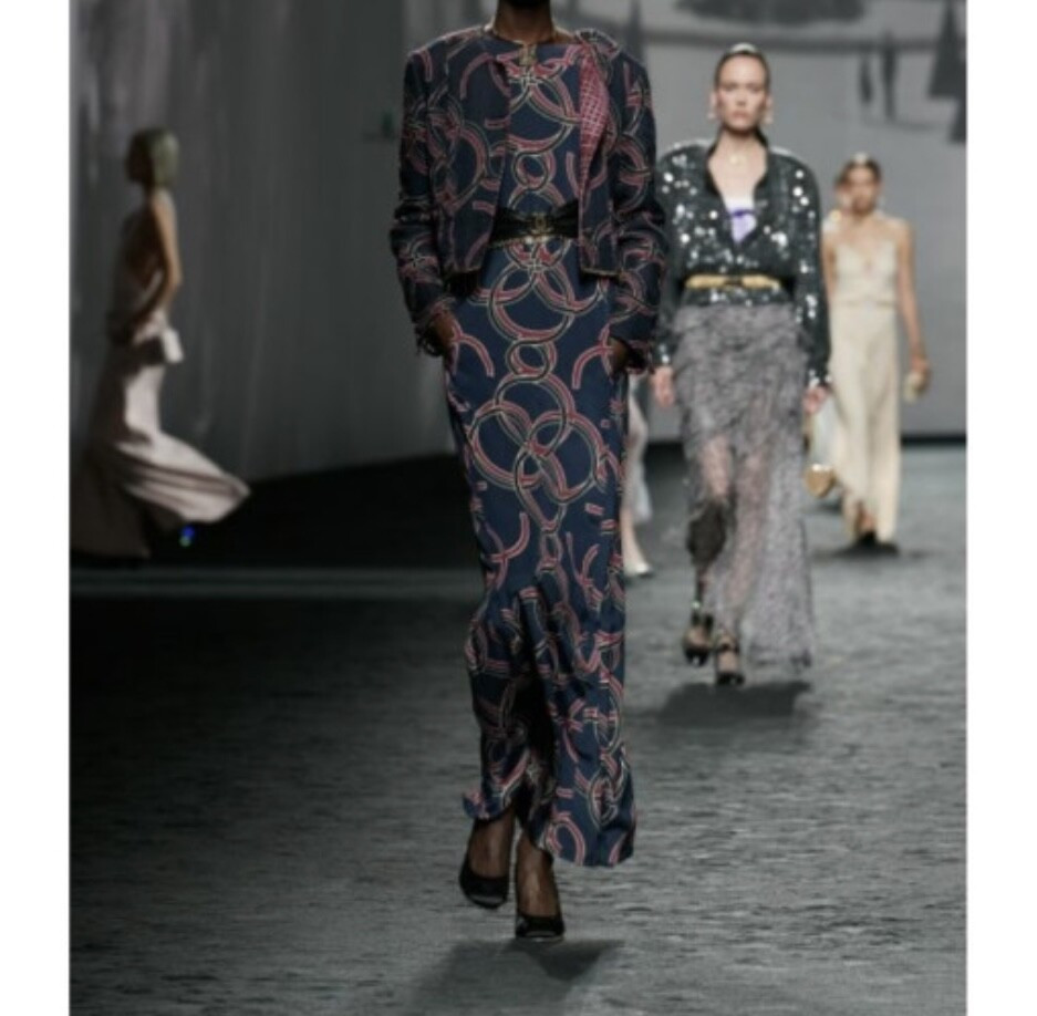 [럭스유] 40 / 샤넬 CC로고 쇼라인 실크 자켓 P74766