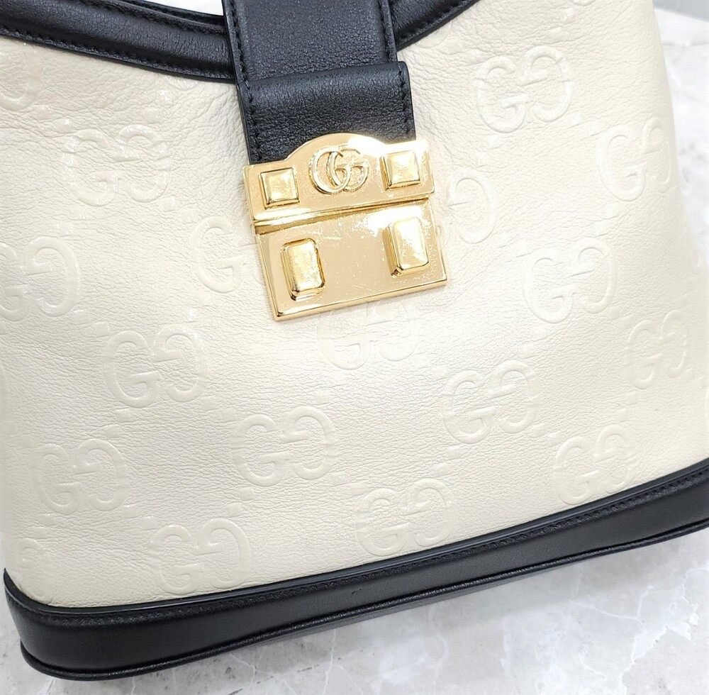 [럭스유] 구찌 GG 엠보스 스몰 레더 버킷 숄더백 675788