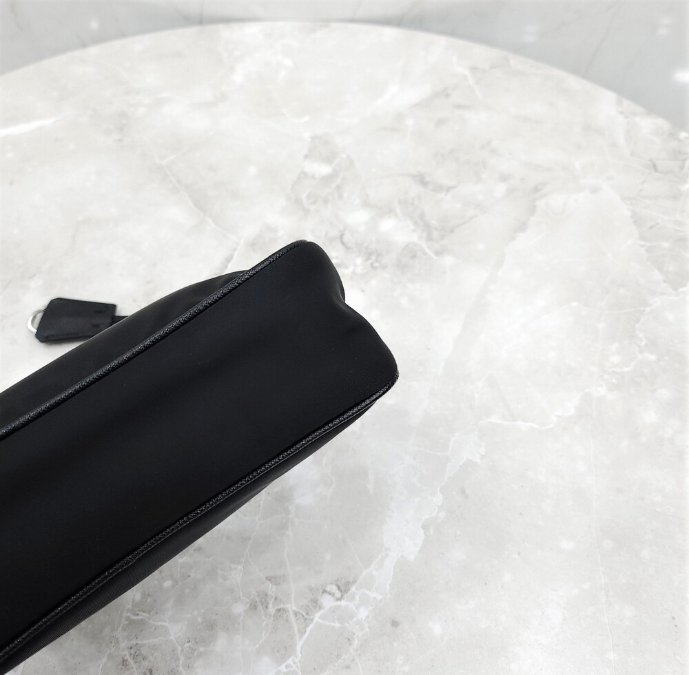 [럭스유] 프라다 리에디션 2005 리나일론 숄더백 1BH204