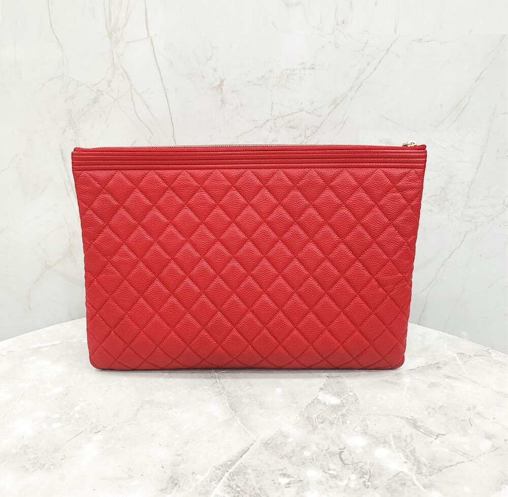 [럭스유] 샤넬 레드 보이 캐비어 뉴미듐 클러치백