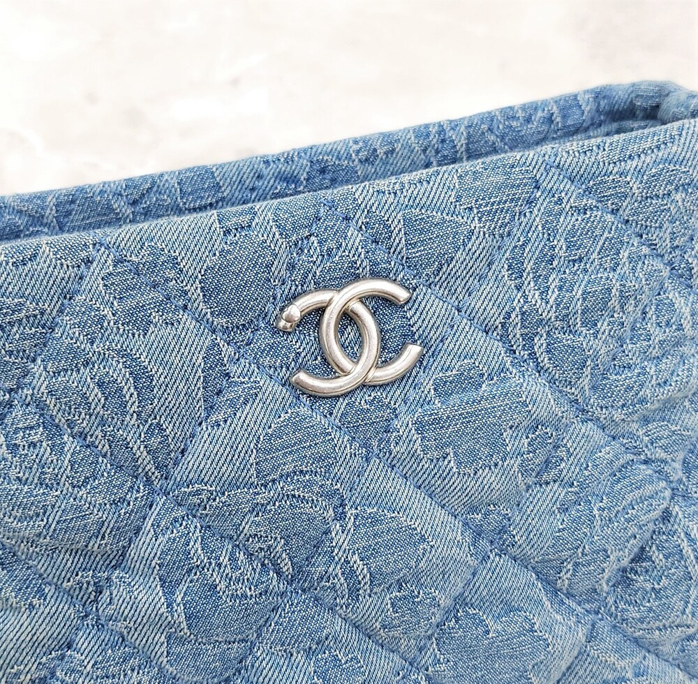 [럭스유] 샤넬 데님 까멜리아 블루 하트볼 체인백 신형내장칩 AS3830