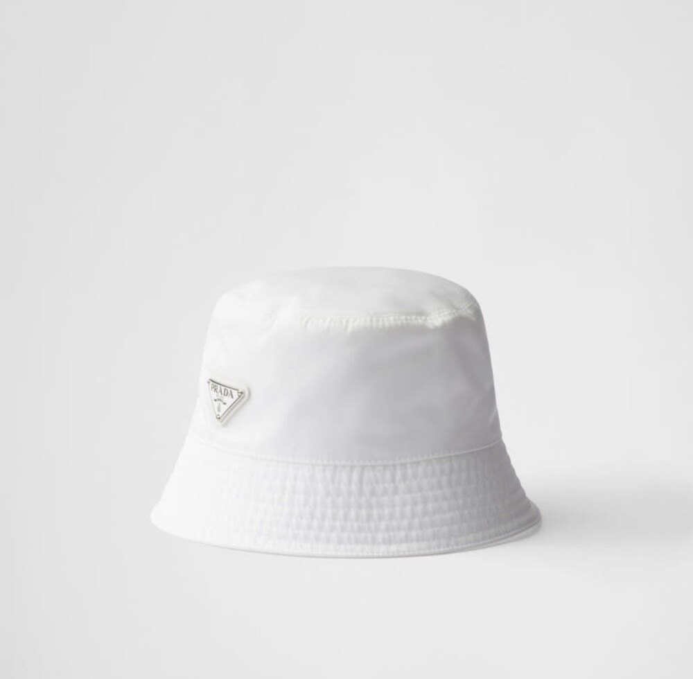 [럭스유] 프라다 화이트 삼각로고 리나일론 버킷햇 L  2HC137