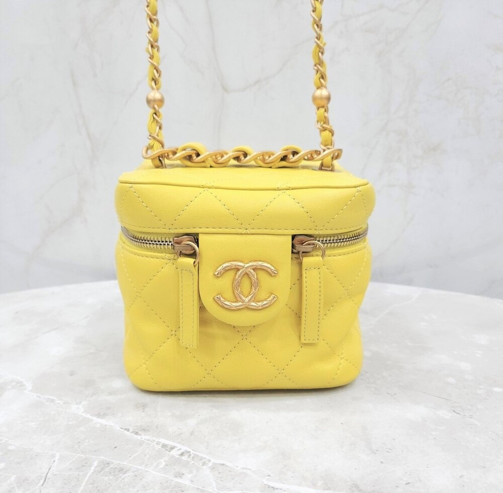 [럭스유] (새상품) 샤넬 한정판 리미티드 레몬 베니티백 신형내장칩