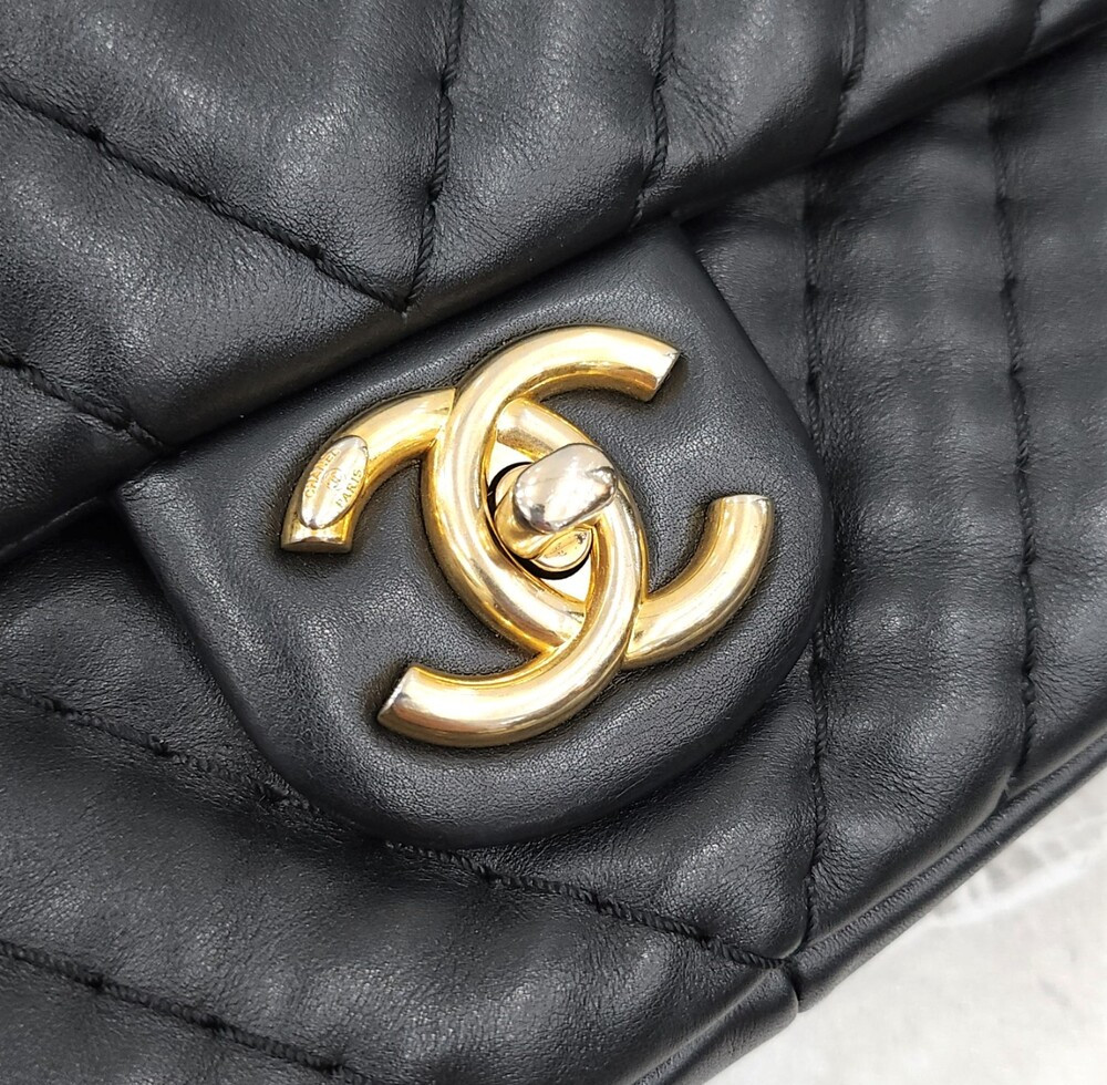 [럭스유] 샤넬 쉐브론 램스킨 클래식 체인백 라지 금장 16번대