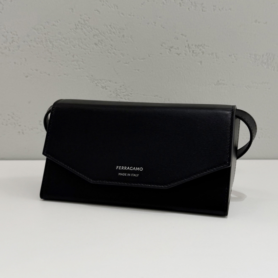 페라가모 미니 스퀘어 크로스백 24 1550