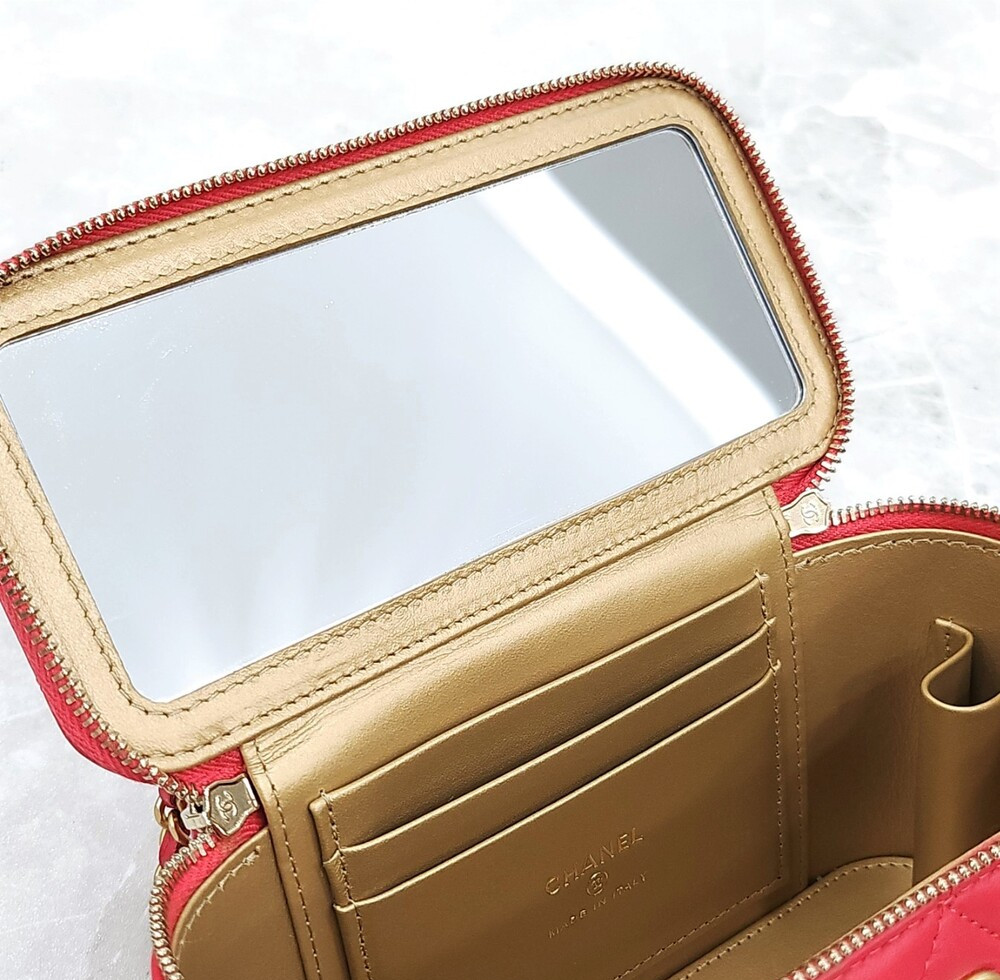 [럭스유] (새상품) 샤넬 직사각 코스메틱 베니티 백 골든볼 32번대