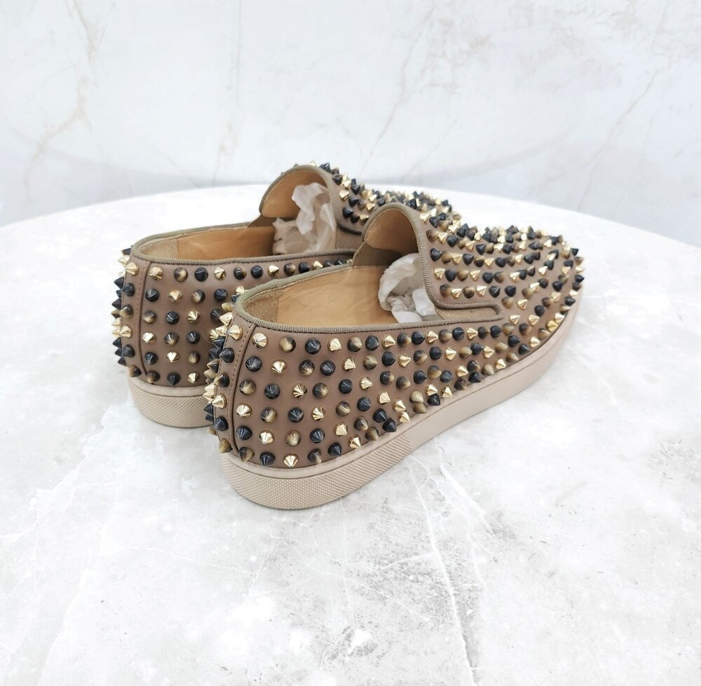 [럭스유] 42.5 / 크리스찬루부탱 베이지 멀티 스터드 롤러 보트 슬립온