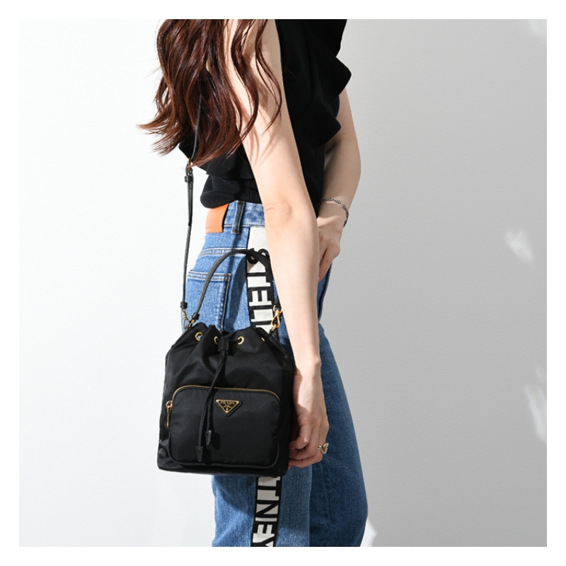 프라다 포코노 리나일론 블랙 버킷백 1BH038 RV44 F0002