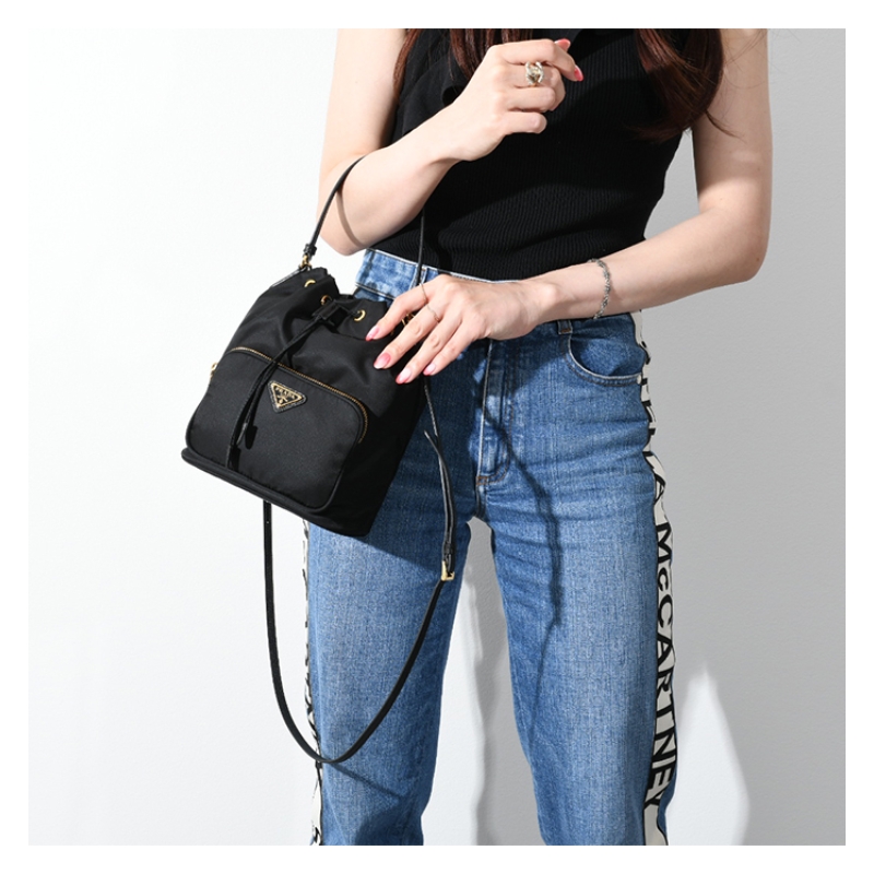 프라다 포코노 리나일론 블랙 버킷백 1BH038 RV44 F0002