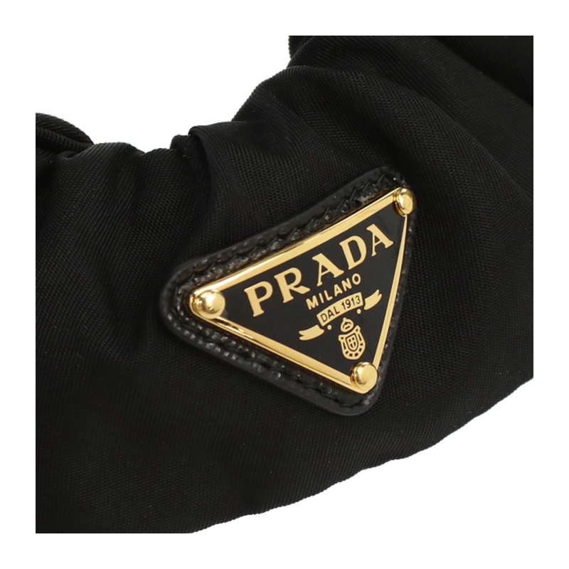 프라다 삼각로고 리나일론 스크런치 헤어밴드 금장 블랙 1IF015 2DMI F0632