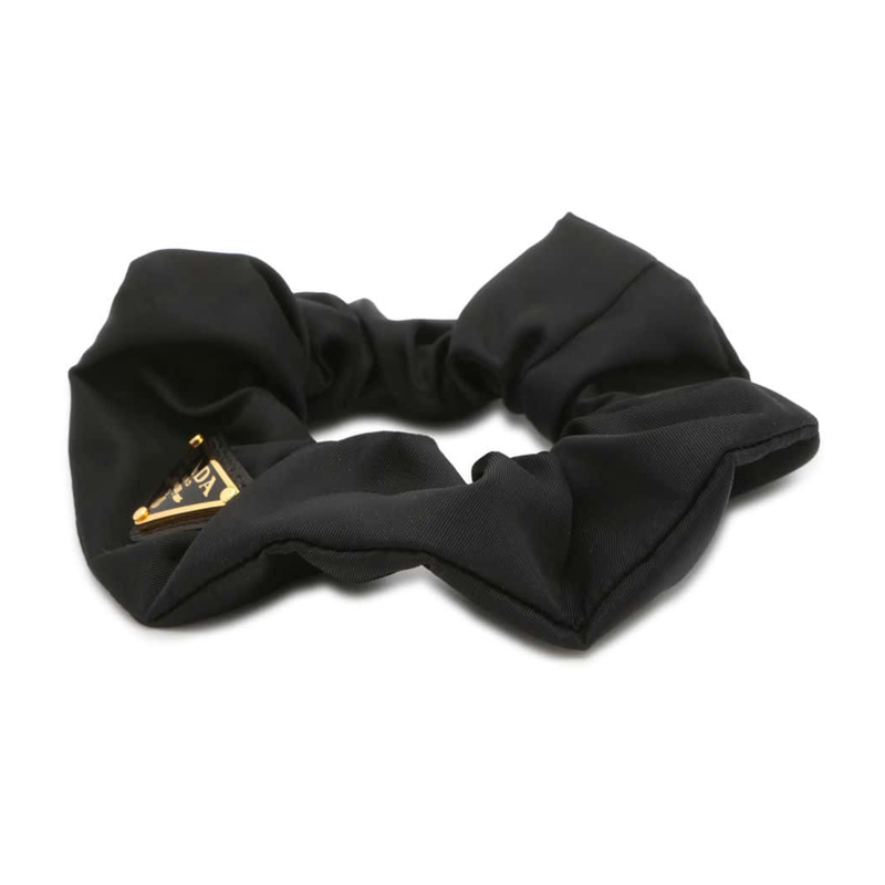 프라다 삼각로고 리나일론 스크런치 헤어밴드 금장 블랙 1IF015 2DMI F0632