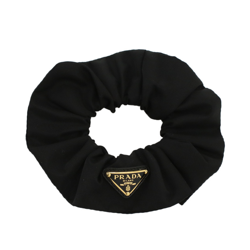 프라다 삼각로고 리나일론 스크런치 헤어밴드 금장 블랙 1IF015 2DMI F0632