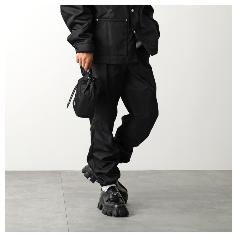 프라다 삼각로고 스트랩 파우치 블랙 1NS369 R067 F0002