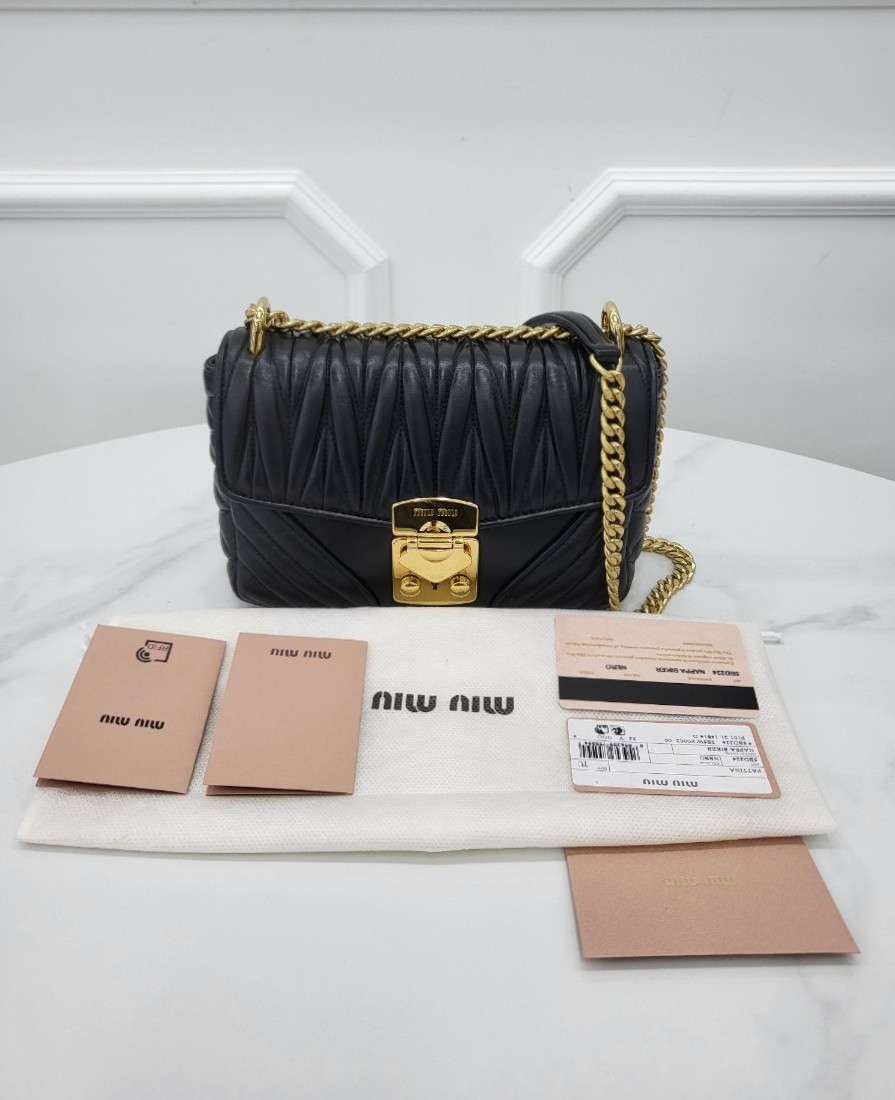 [미다스] 미우미우 마틀라세 나파 체인 플랩 숄더백 5BD224