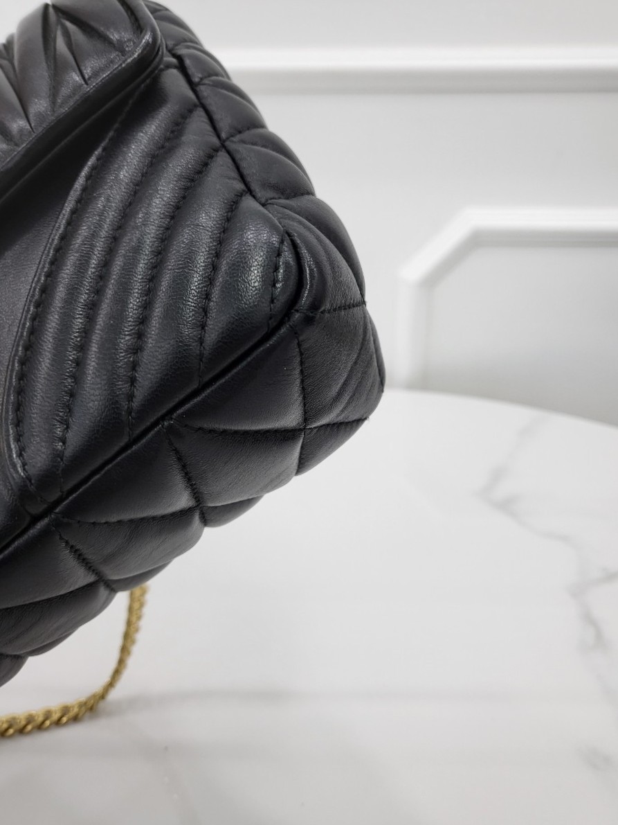 [미다스] 미우미우 마틀라세 나파 체인 플랩 숄더백 5BD224