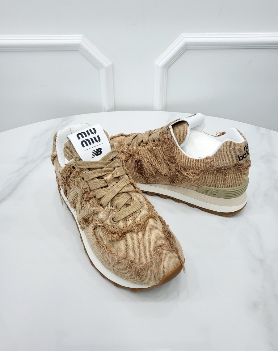 [미다스] 미우미우 X 뉴발란스 574 데님 스니커즈 코냑 36