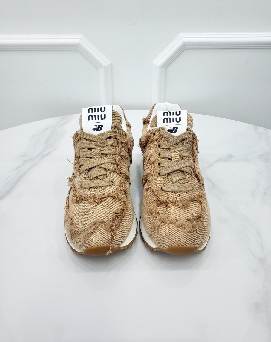 [미다스] 미우미우 X 뉴발란스 574 데님 스니커즈 코냑 36