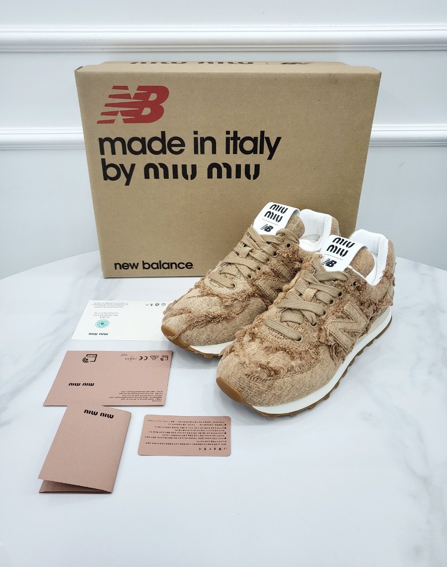 [미다스] 미우미우 X 뉴발란스 574 데님 스니커즈 코냑 36