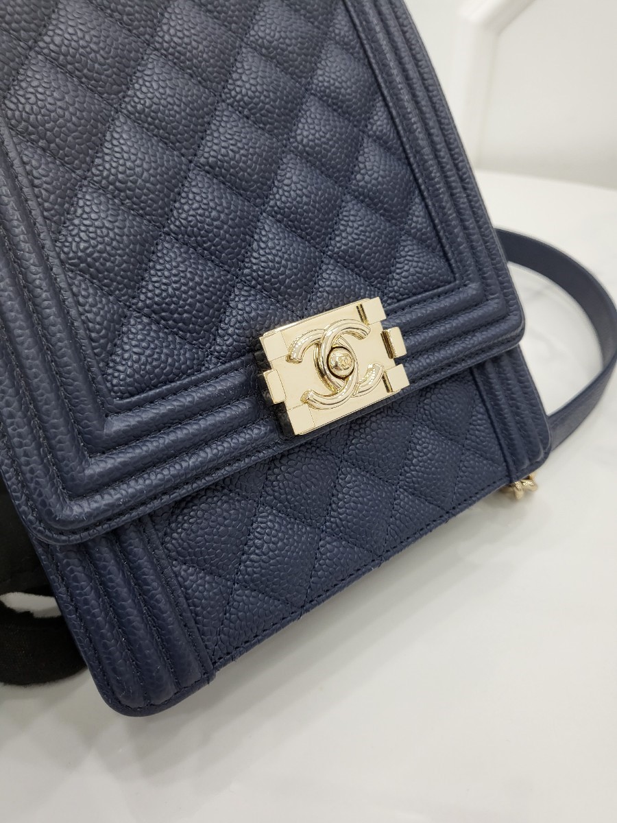 [미다스] 샤넬 보이 플랩 캐비어 사첼백 네이비 29번대 AS0130