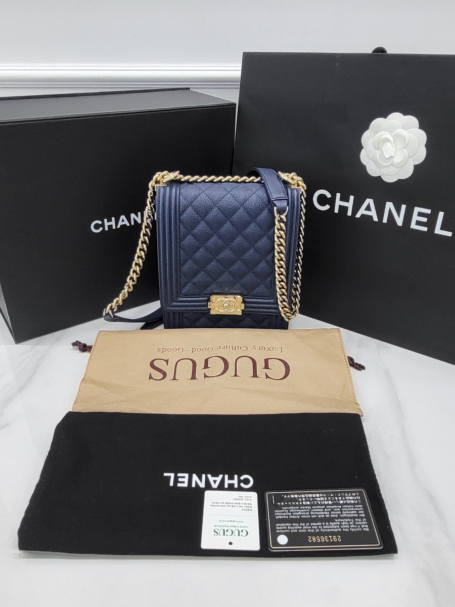 [미다스] 샤넬 보이 플랩 캐비어 사첼백 네이비 29번대 AS0130