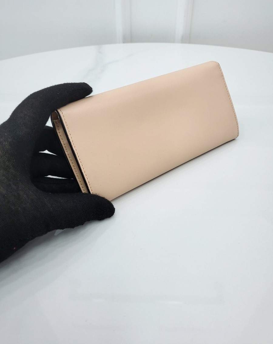 [미다스] 펜디 콘티넨탈 엠보싱 로고 장지갑 8M0251